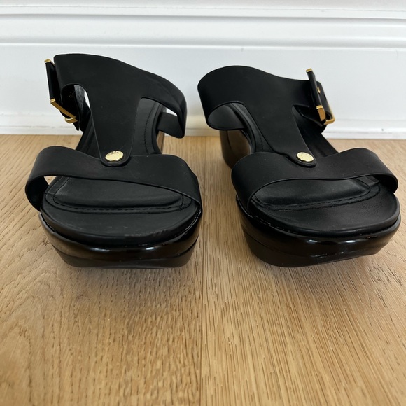 Reaction Kenneth Cole Black Sandals with Platform Sole - Picture 1 of 3
